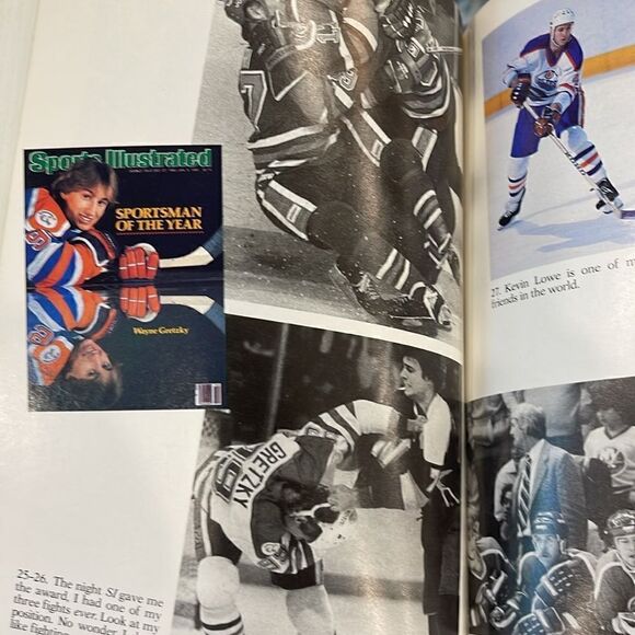 Wayne Gretzky with Rick Reilly, Gretzky: An Autobiography. - Picture 5 of 6